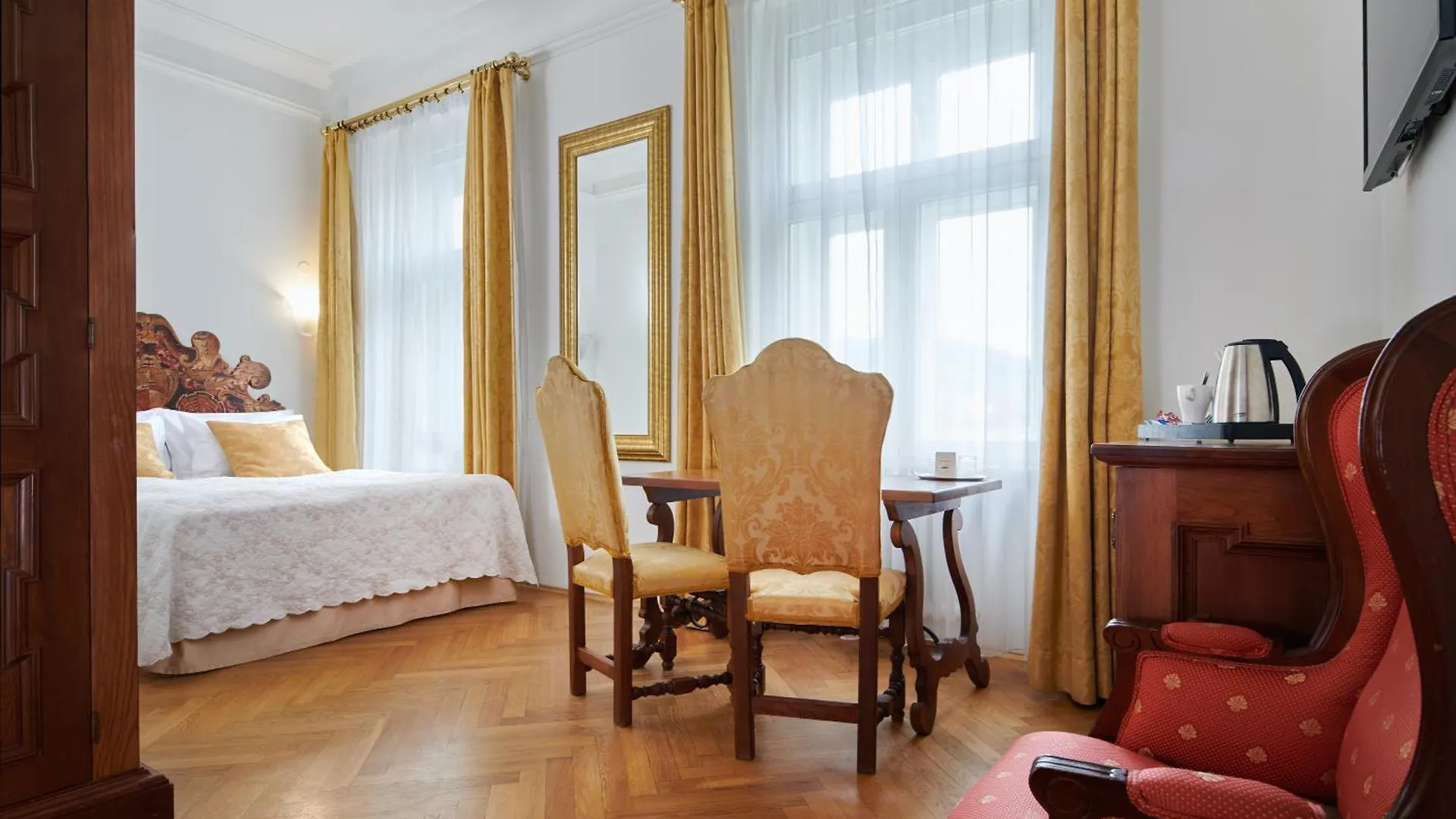 Charles Bridge Palace Praga Hotel