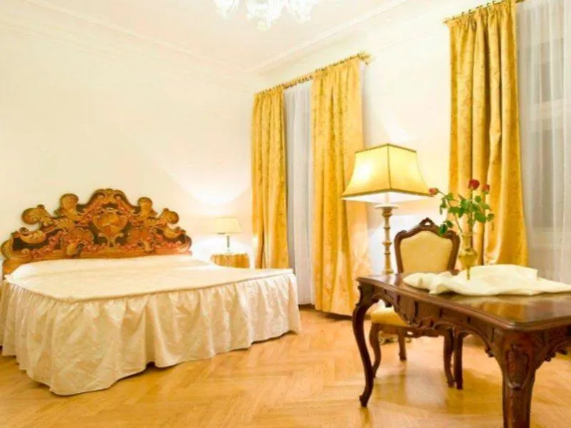 Charles Bridge Palace Prag