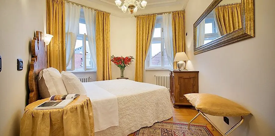 Charles Bridge Palace Prague 4*,